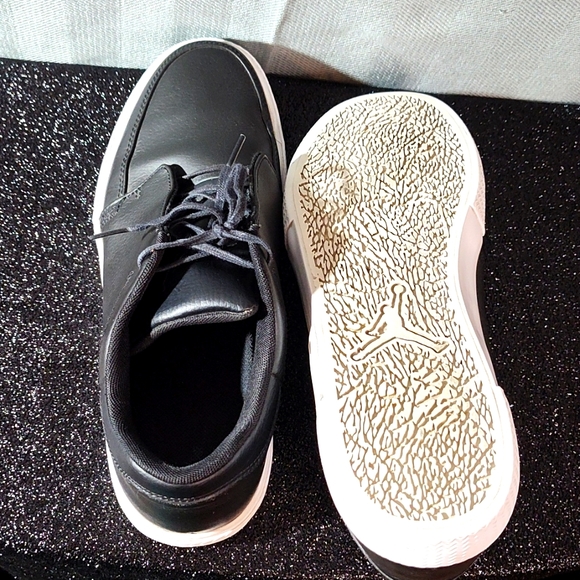 Air Jordan Oxford Shoes - Picture 4 of 5